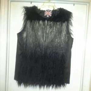 TRENDY FAUX FUR & LEATHER VEST